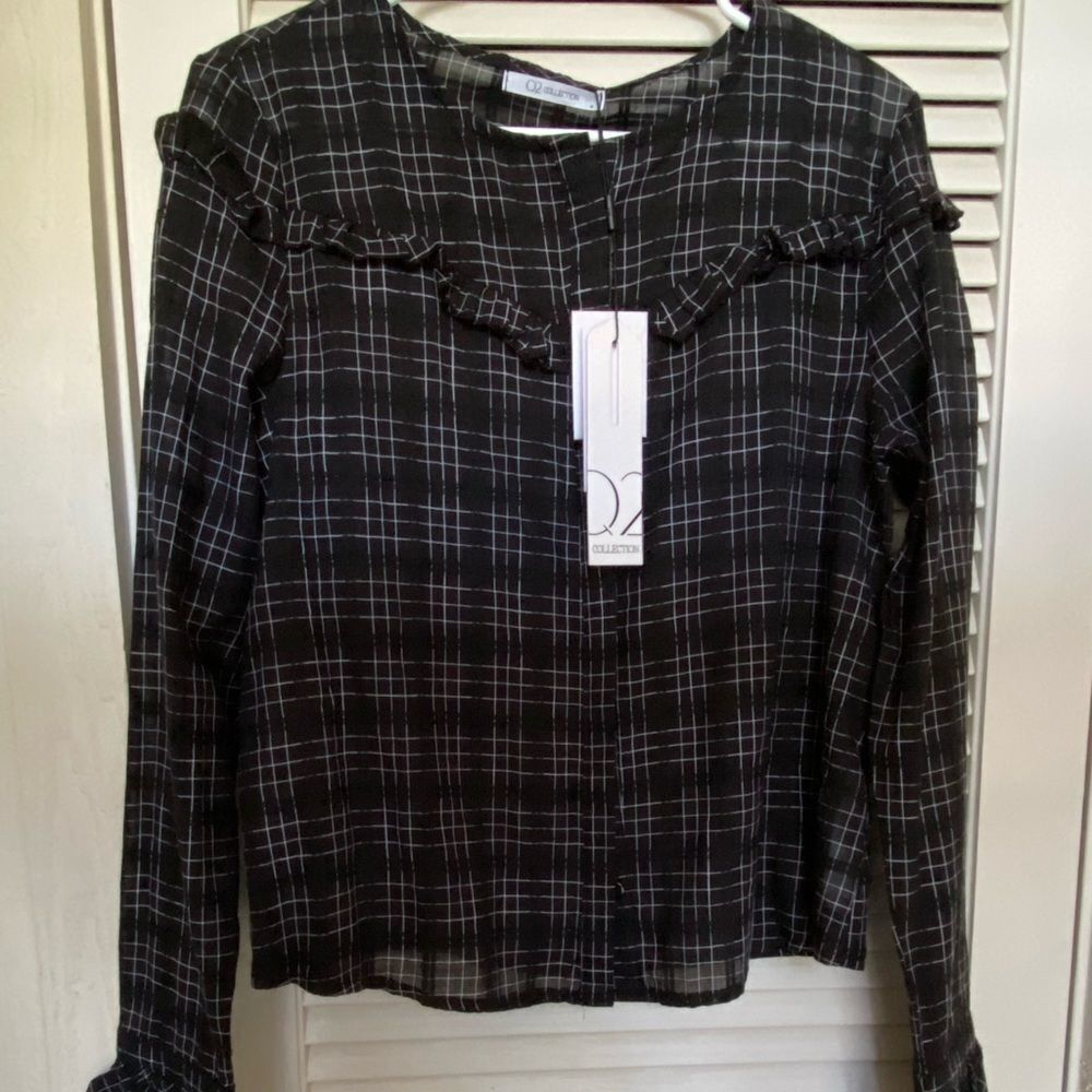 Q2 collection black plaid ruffle yoke‎ button down